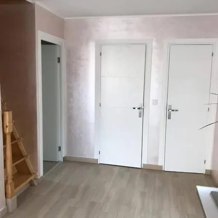 Maisonnette Avec La Terrasse * Auneuil
