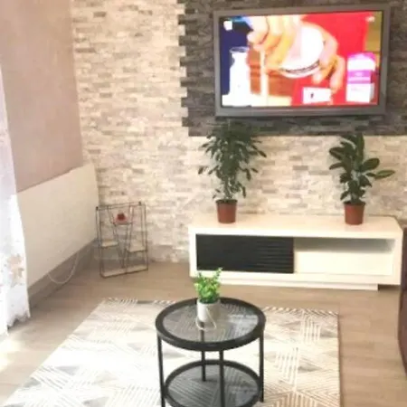 Maisonnette Avec La Terrasse Auneuil